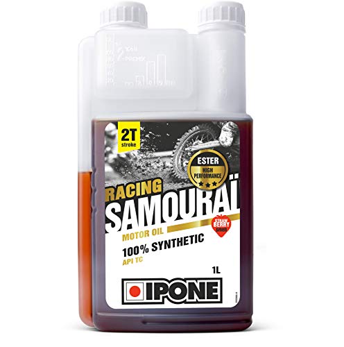 IPONE - Aceite Motor Moto 2T Samouraï Racing Opción Fresa - 100% Sintético con Ésteres - Lubricante Alto Rendimiento - Envase Dosificador 1 Litro